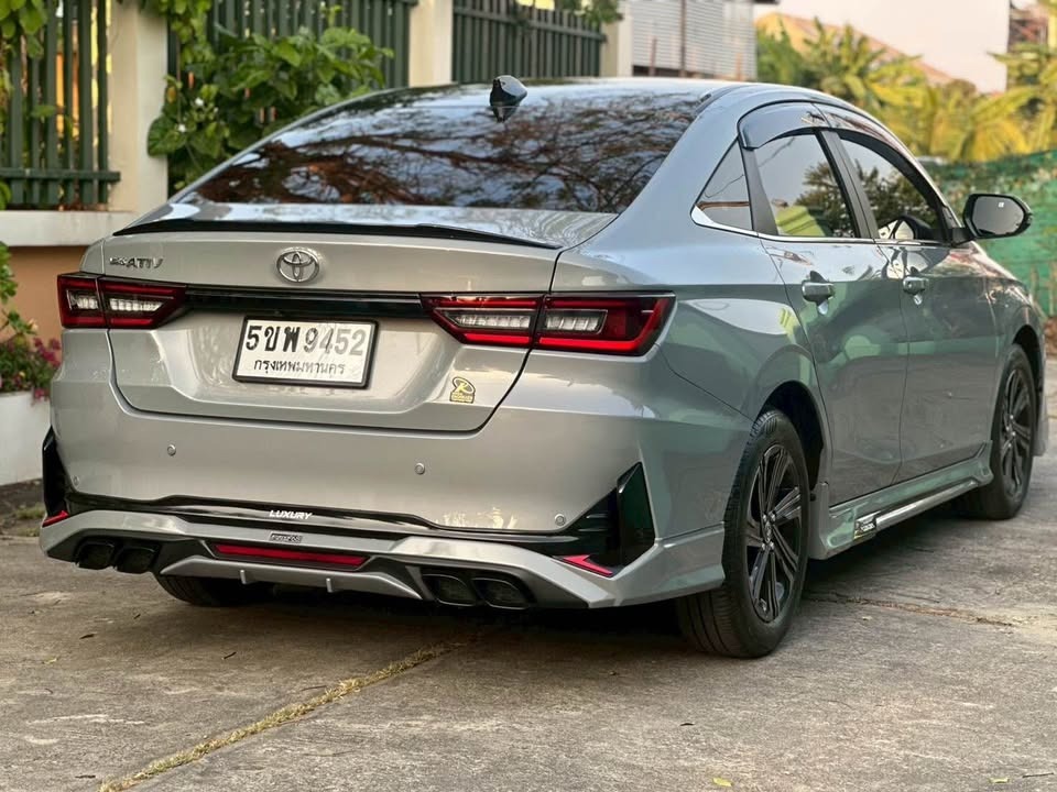 Car image 2